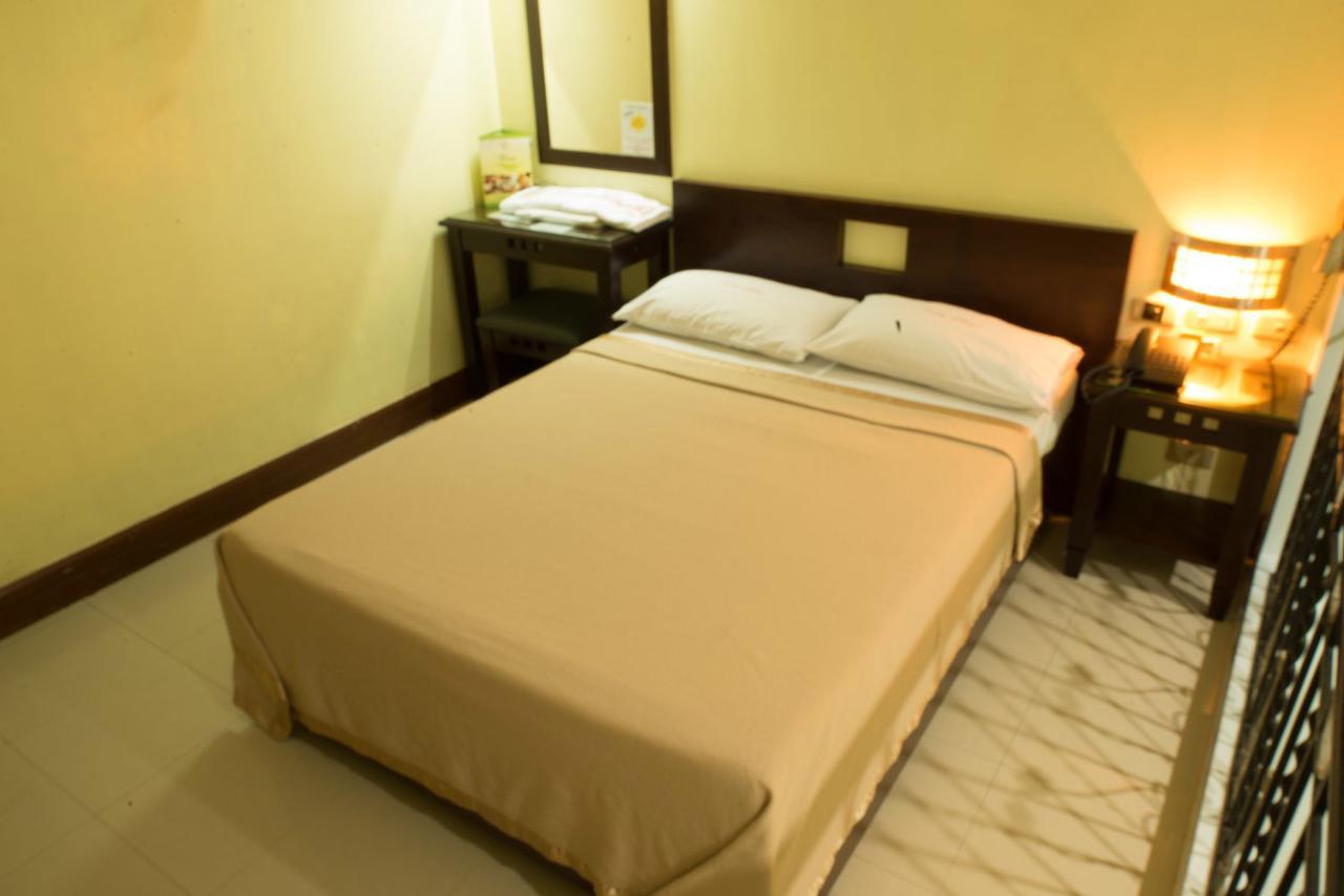 Vista Hotel Recto Manila Kültér fotó